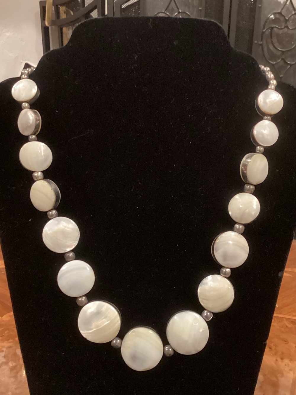Mother-of-Pearl Disc Necklace - White Lustre